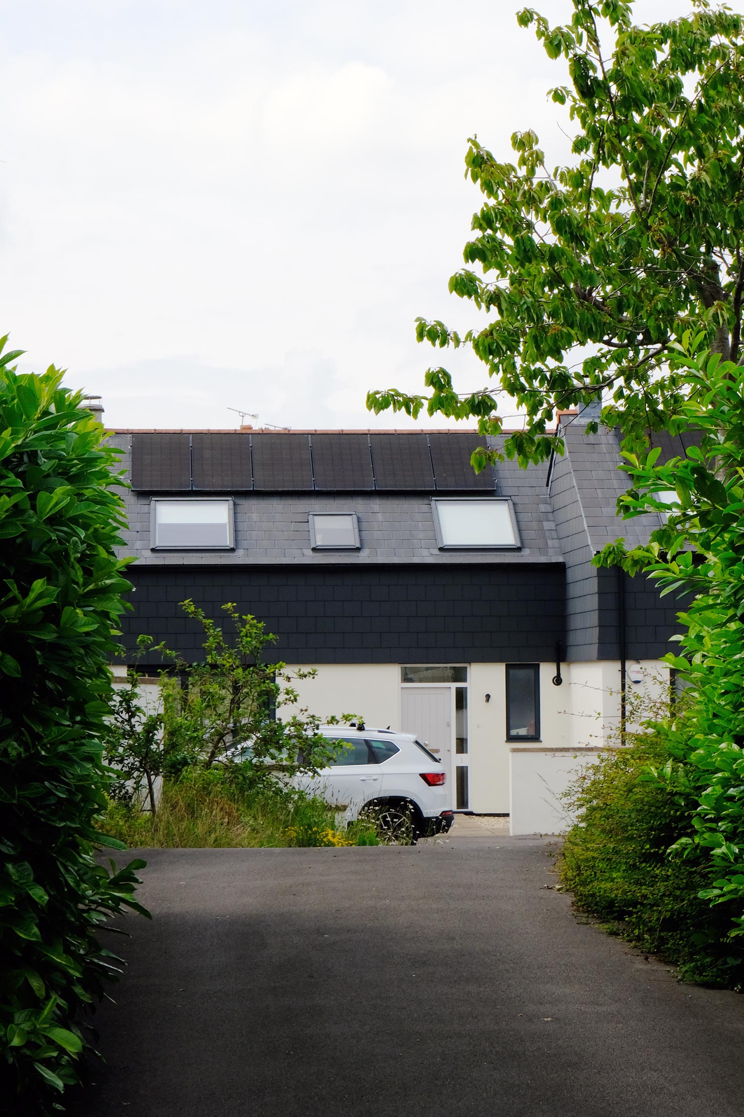 Street view of three new mews cottages at Seymour Mews, Bishopston, Bristol, project managed by Foley Allan
